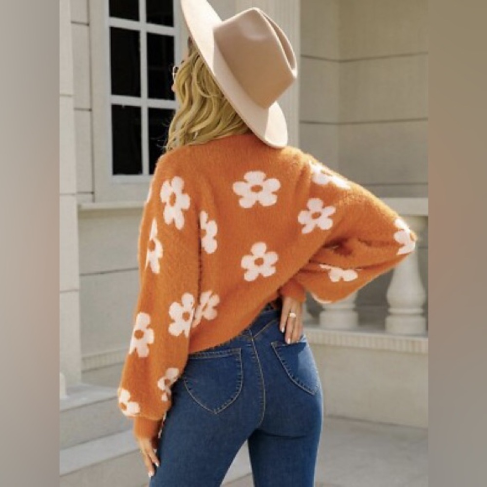 Ecowish Cropped Orange/White Flower Knit Open Front Cardigan With Ribbed Cuffs - Picture 3 of 11